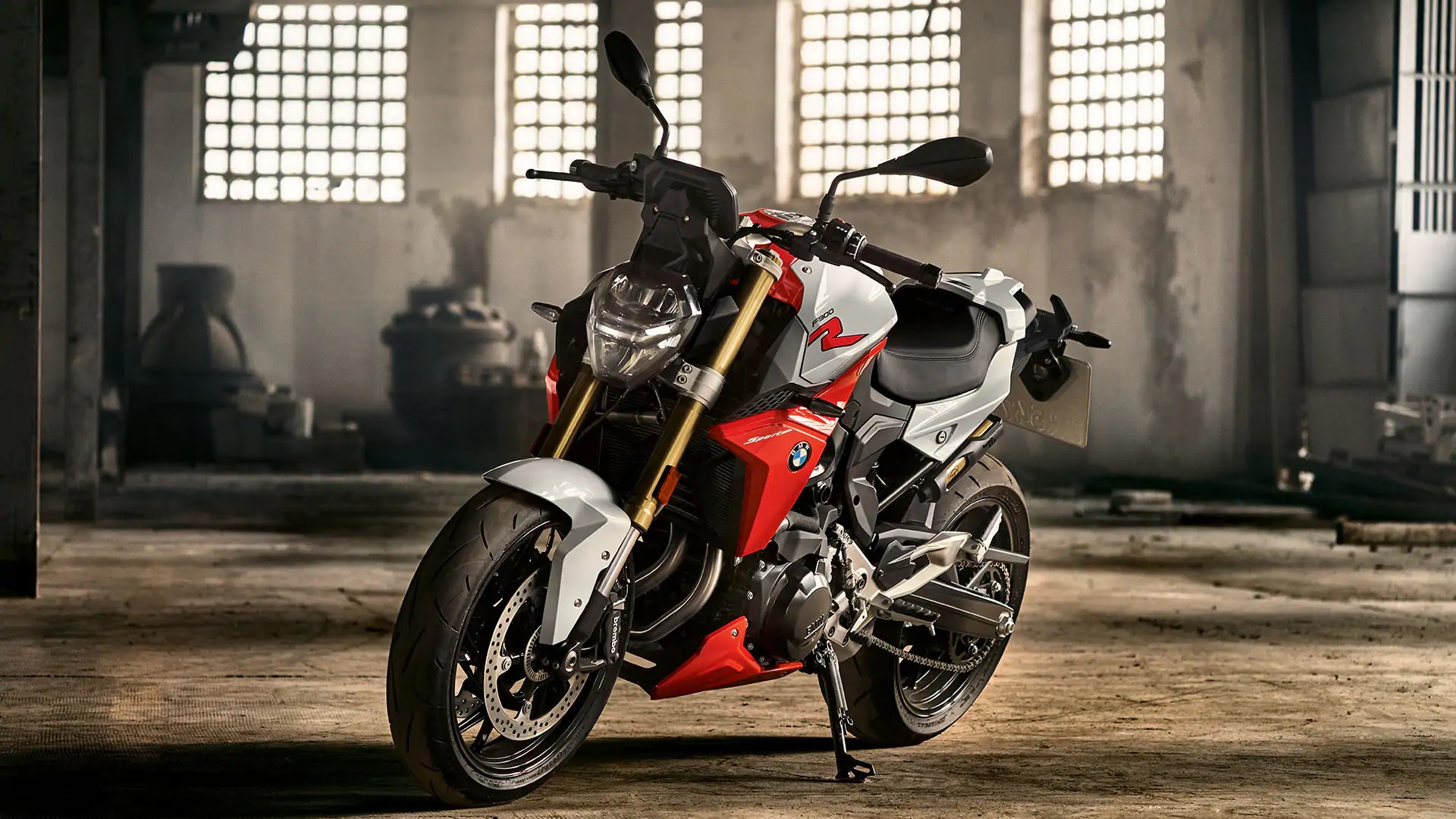 BMW F 900 R Review