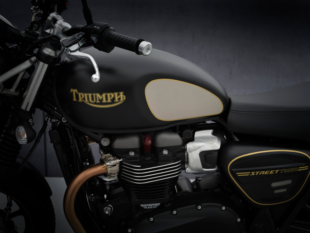 Triumph Street Twin 900 (2021 - 22), prezzo e scheda tecnica 