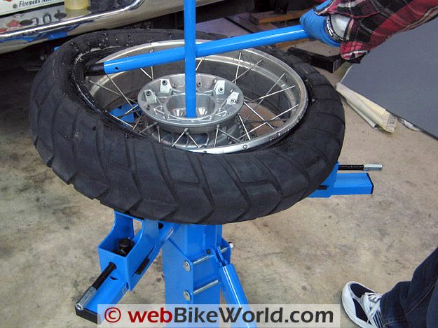 The center post acts as a fulcrum during the tire removal process.