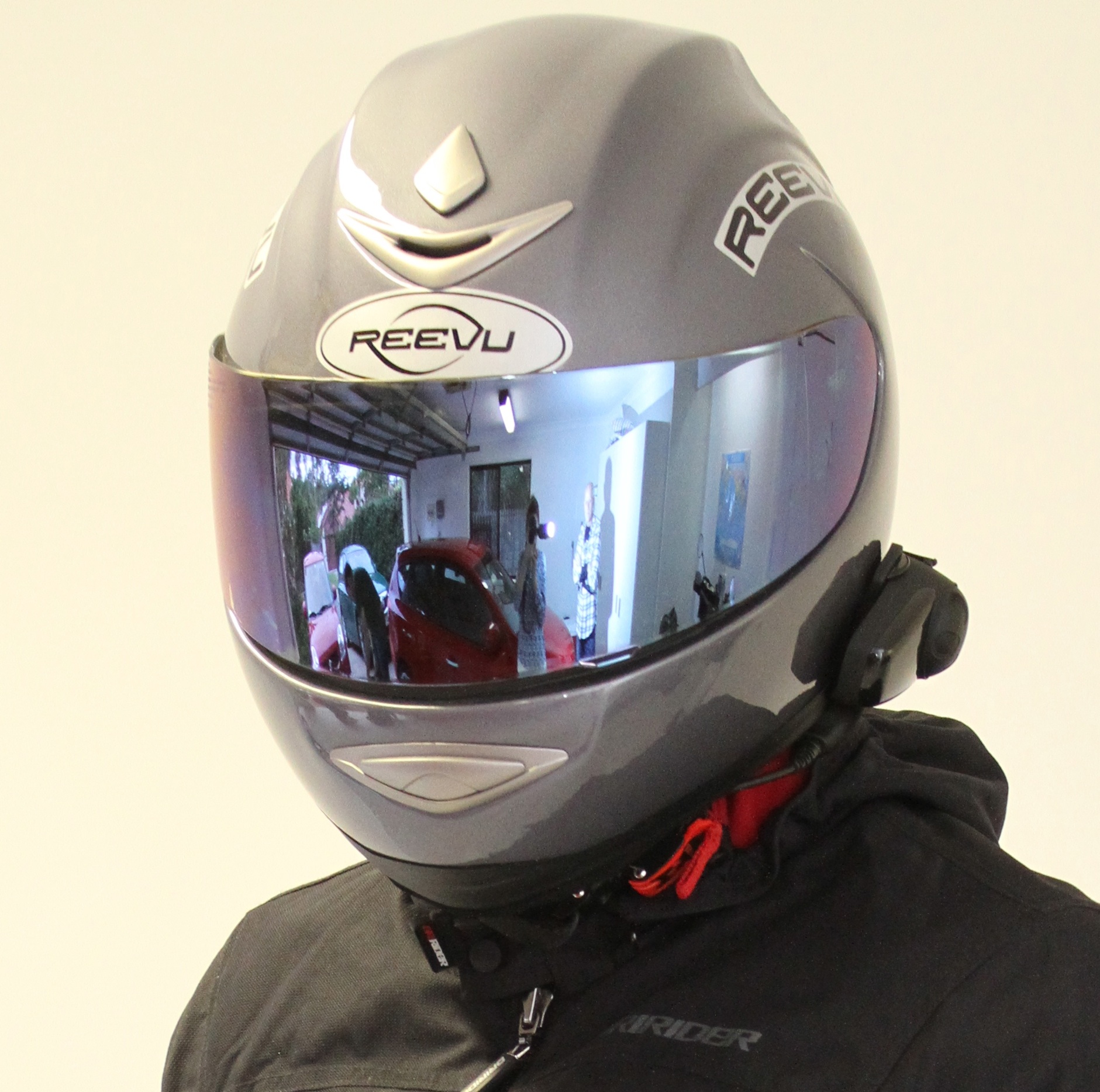 Reevu motorcycle helmet review - webBikeWorld