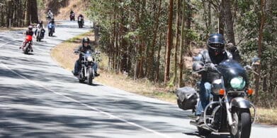 Riders on Mt Glorious pass over white lines synday ride restrictions