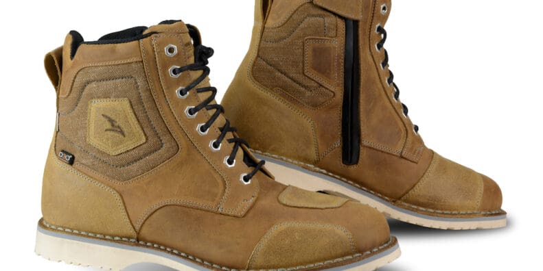 Riding with stylish Falco Ranger boots