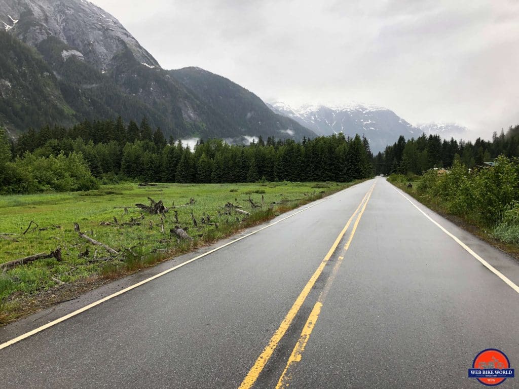 A rainy morning on the road in Hyder.