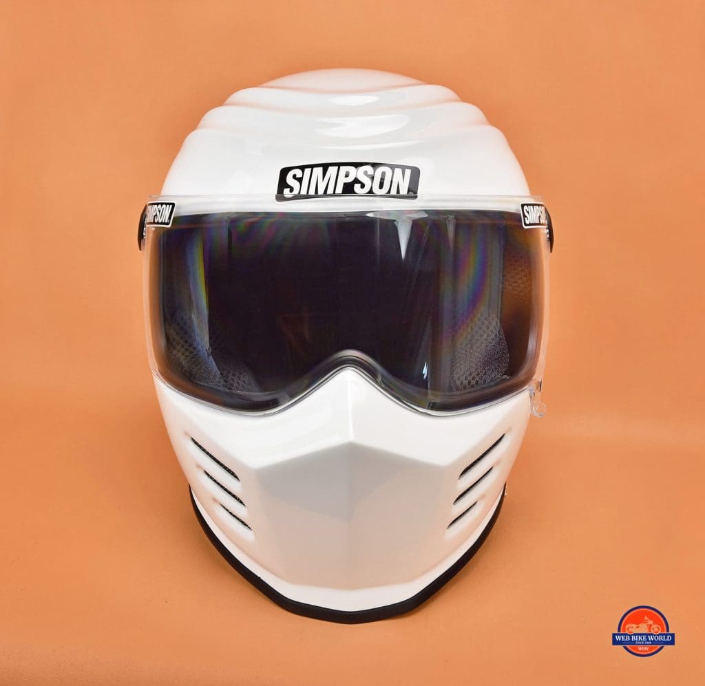 The Simpson Outlaw Bandit visor closed.