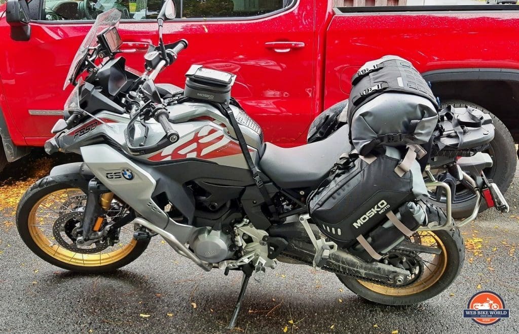 A 2019 BMW F850GS equipped with Mosko Moto Reckelss 80L v3.0 Revolver luggage.