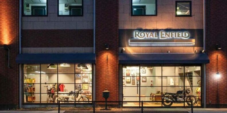 Royal-Enfield-Japan-Showroom