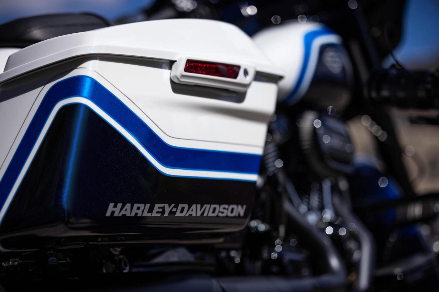 Harley Davidson Gives Us A Custom, Hand-painted Street Glide - Webbikeworld