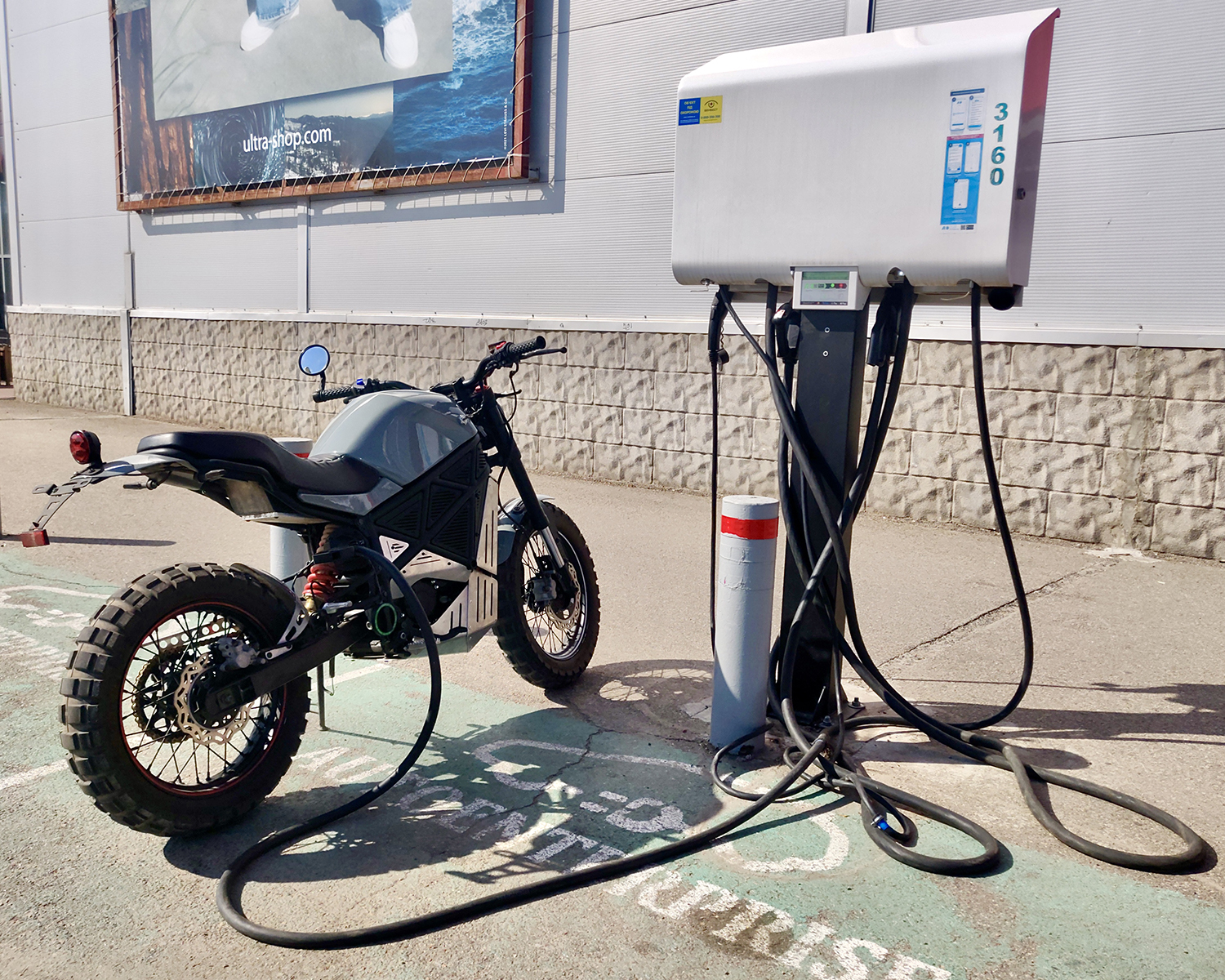 EMGo Launches a $6,000 Motorcycle Compatible With Electric Car Chargers -  webBikeWorld