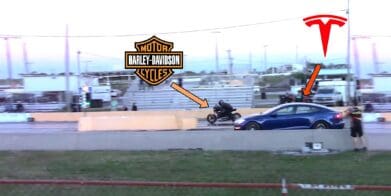 A view of a drag race between a Tesla model s plaid and a Harley-Davidson LiveWire One