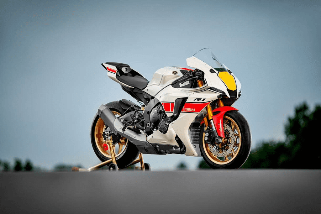 2022 Yamaha YZFR1 / R1M [Specs, Features, Photos] wBW