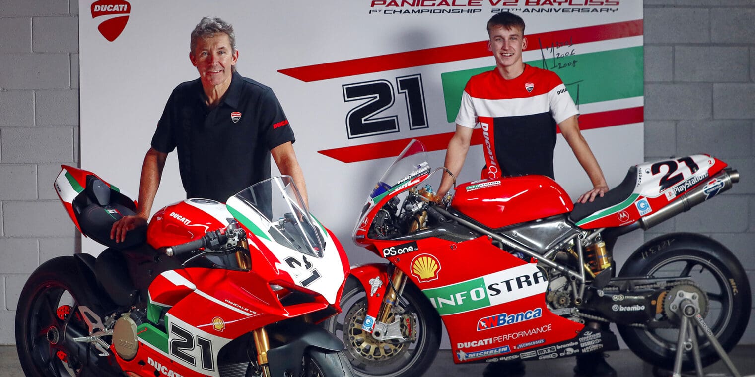 2022 Ducati Panigale V2 / V2 Bayliss [Specs, Features, Photos] | WBW