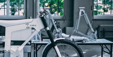 CAKE's electric motorcycles, in the bid to present new paper-based fairings as a result of a partnership with PaperShell AB. Media sourced from Papershell.