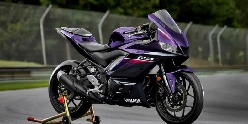 Yamaha's 2023 YZF-R3. Media sourced from RideApart.