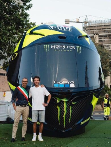 The world's biggest motorcycle helmet, featuring the source of inspiration - Valentino Rossi - beside the thing for comparison. Media sourced from Top Speed.