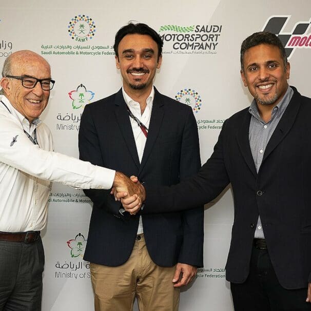 Carmelo Ezpeleta signing a memorandum of understanding with the Saudi Arabian Motorsport Company. Media sourced from AutoSport.