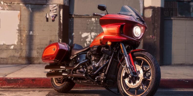 Harley's Low Rider ST featuring audio from Rockford Forget. Media sourced from Motonews World.