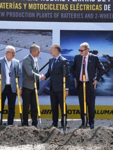 Relevant parties breaking ground in commemoration of the new EV plant beginning construction for Can-Am's Origin and Pulse. Media sourced from BRP's press release.