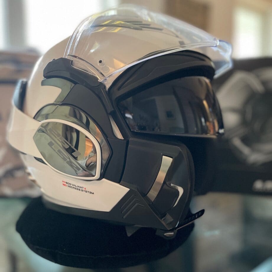 LS2 Valiant II Modular Helmet Review