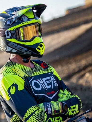 Image of a rider wearing a Bell Moto-9 MIPS helmet.