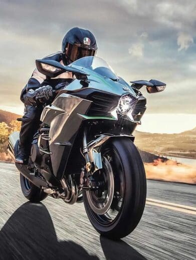 Kawasaki's hyperbike tourer: The H2. Media sourced from RideApart.