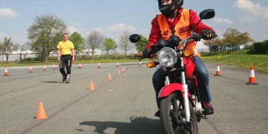 A motorcyclist goes through their motorcycle test. Media sourced from Visordown.