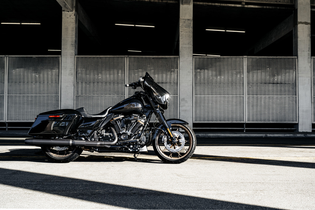 https://www.webbikeworld.com/wp-content/uploads/2023/05/2023-Harley-Davidson-Street-Glide-ST-0001.jpg