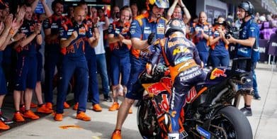 Dani Pedrosa rolling into the paddock. Media sourced from Motorcycle Sports.