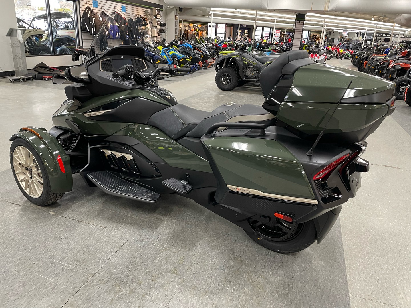 2023 Can-Am Spyder RT Limited / Sea-to-Sky [Specs, Features, Photos]