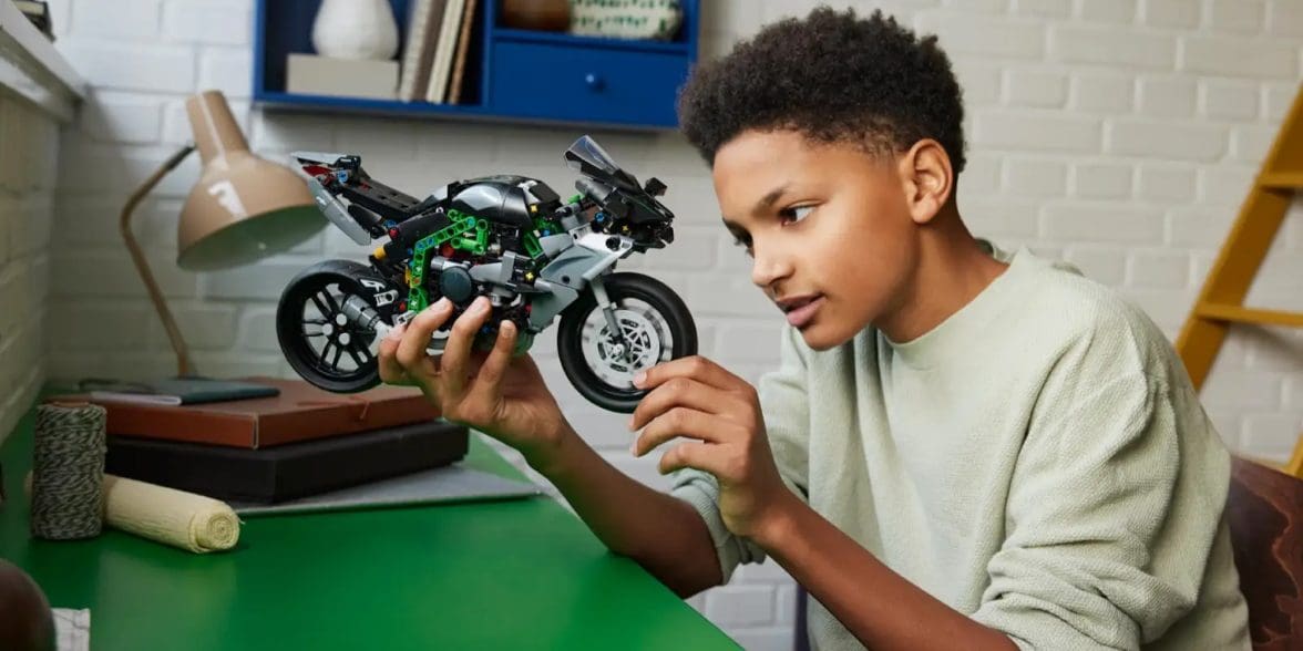 LEGO®’s Ninja H2R Technic Kit - webBikeWorld